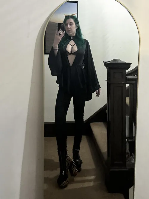 Thumbnail Goth Hottie: Unveiling the Charms of Sexy Girls in Boots