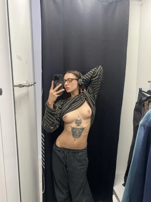 Thumbnail Lovely__Punk's Appetizing MirrorSelfie: A Tempting Delight