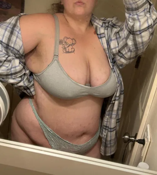 Thumbnail Juicy Sensations: A BBW's Reflection - Author Lonelygfxx