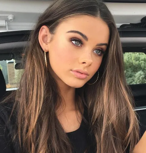 Thumbnail Meika Woollard: A Glimpse of Beauty - Author rom003