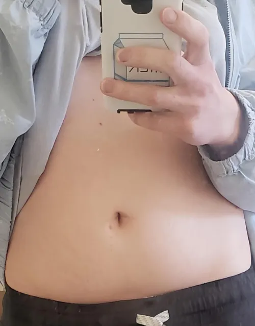 Thumbnail Focusing on Beauty: cachesummer4's Tummy Revelation