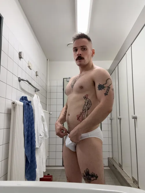 Thumbnail Exploring Gym Showers: Icy_School_7315's Admiration in hotguyswithtattoos