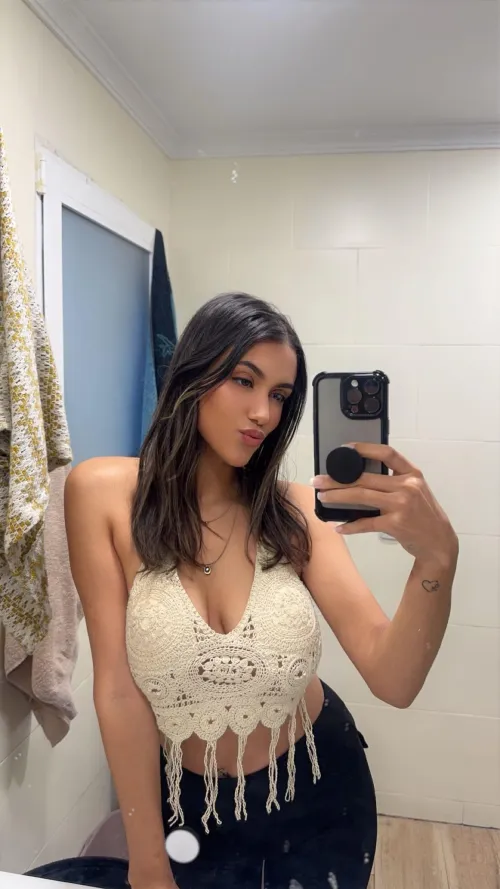 Thumbnail Mysterious Mirror Selfies: ItsLunaaaaa's Allure Revealed