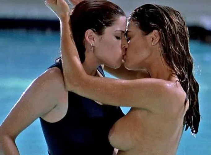 Thumbnail analyck Explores Sensuality with Neve Campbell & Denise Richards