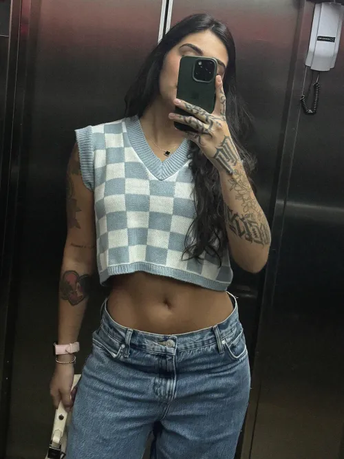 Thumbnail Entering the Era of Crop Tops: An Expression of Style