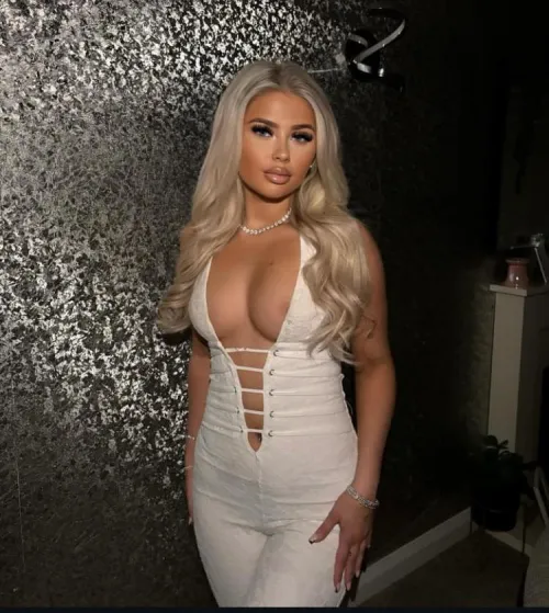 Thumbnail _reddit_man123 Shows Off Stunning 'Fake Blonde Doll' in BimboFetish Collection