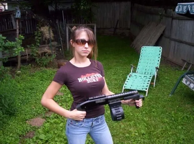 Thumbnail Misleading Title: Desecr8or's Girl with a Shotgun