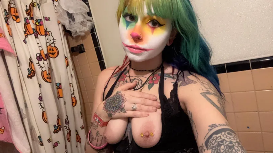 Thumbnail Discover 'slutty clowns do it better' by ididntfuckmycat in GirlswithNeonHair Category