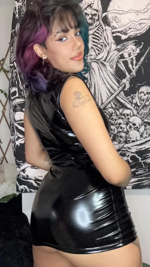 Thumbnail Leather Temptation: PoisonJulia's Seductive Display | Booty