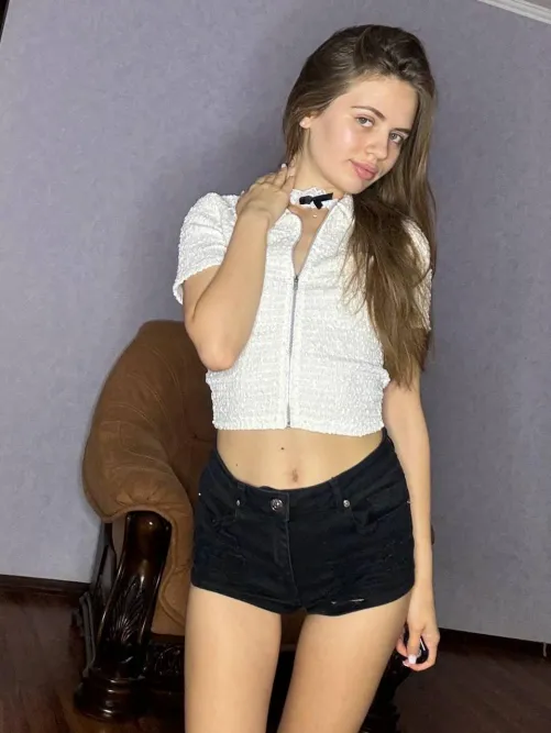 Thumbnail prxncess_emz: 'This Petite Cutie Is Ready to Rock Your World' in xsmallgirls