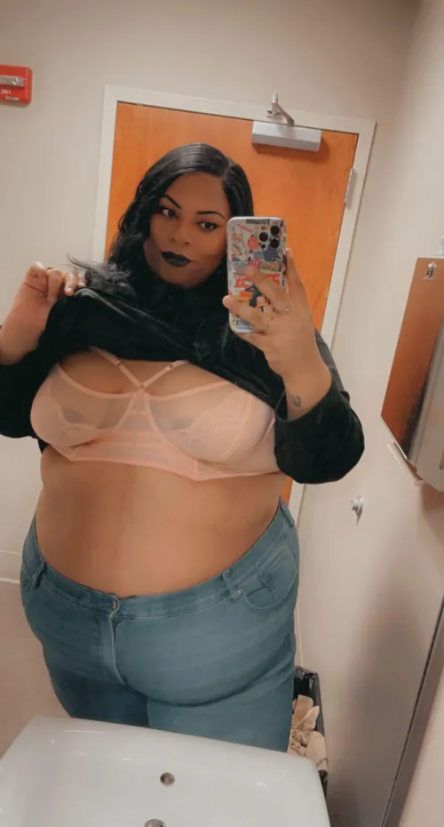 Thumbnail OliviaCruzzie's Laundry Day Lingerie Reveal in BBW