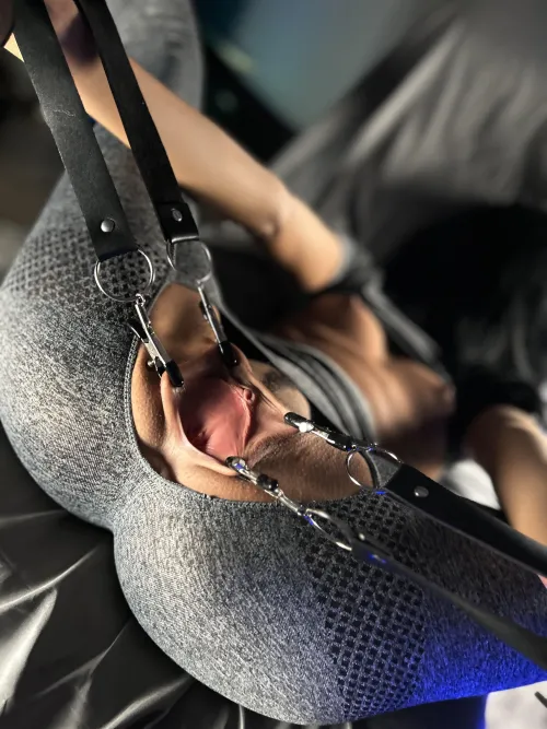 Thumbnail Experience la_skinny's Stretchy Pleasures in BDSMGW