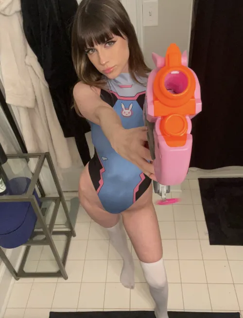 Thumbnail Adventurehottie's DVa Impression Entices Views | NSFWCostumes