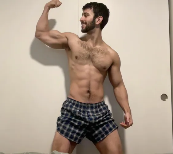 Thumbnail Bro Flexing Challenge: Leolyons_94 invites you to 'Want to Have a Flexing Contest Bro 30'