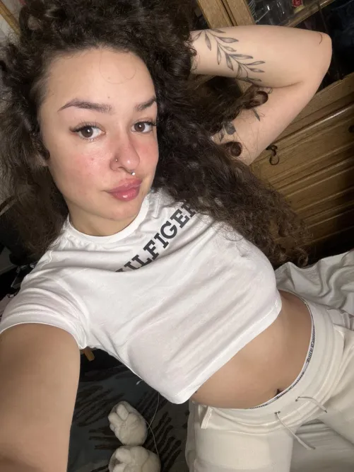 Thumbnail Cutie_Leah12 Shows Off New Tommy Hilfiger Croptop