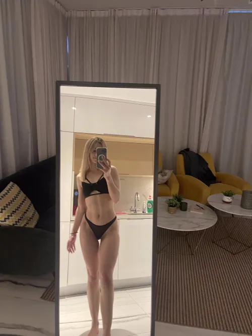 Thumbnail EmmaBailyxx: Looking Best in Minimal Underwear