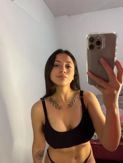 Thumbnail Stardrop8's MirrorSelfie: 'I Know You Like That Kind of Selfies from Me'