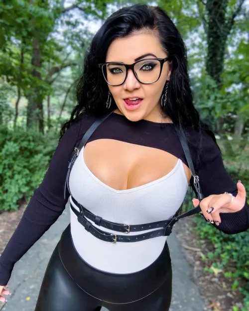 Thumbnail Look Up: Glasses Here | GirlswithGlasses