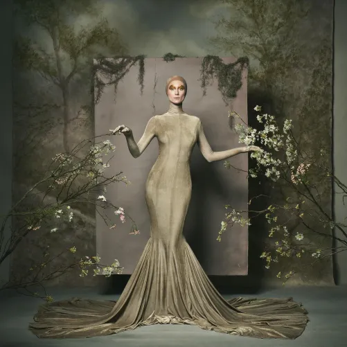 Thumbnail Indulge in the Elegance of Elizabeth Debicki | UncleSquiffy