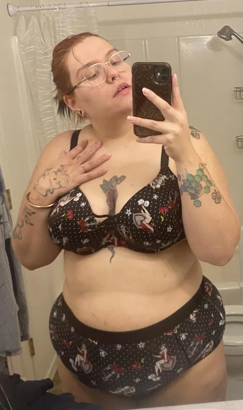 Thumbnail Work Selfies and Home Anticipation from uthema001 in the BBW Category!