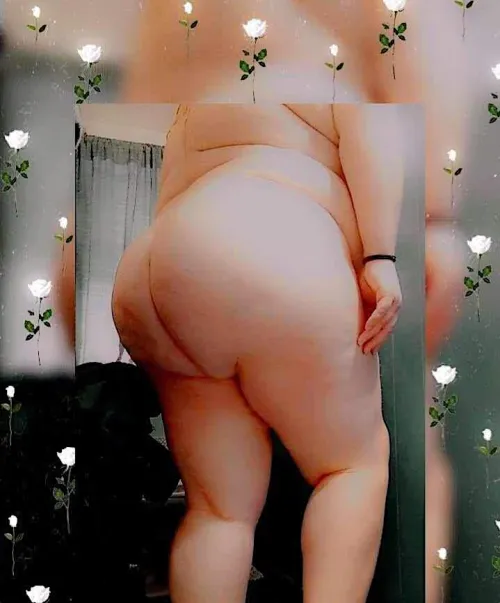 Thumbnail Curves of Desire: Inviting Interaction with BigBootyBri19 in ssbbw