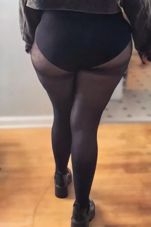 Thumbnail The Back View - Discover PrincessButtercup656's Pantyhose Style