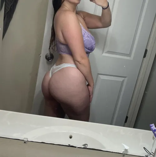 Thumbnail sourrccreamm's Journey to Embrace Body Positivity: Thick and Proud