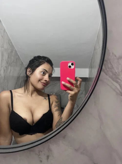 Thumbnail Florcitamoro: The Natural Latina on OnlyFansGirls101