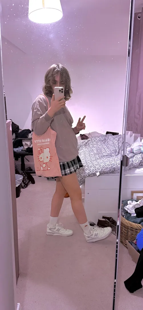 Thumbnail _cherubi_ Presents Smooth Legs and New Shoes for Femboy Fans