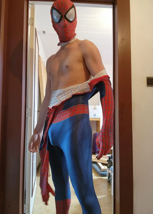 Thumbnail Spider-Man Needs Relief: A Tiring Job's Challenge - GayPorn Plot