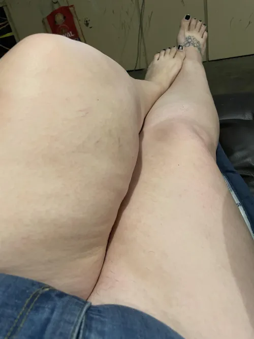 Thumbnail Thighs Made for Crushing: titzntequila's Take on the Beauty of ThickThighs