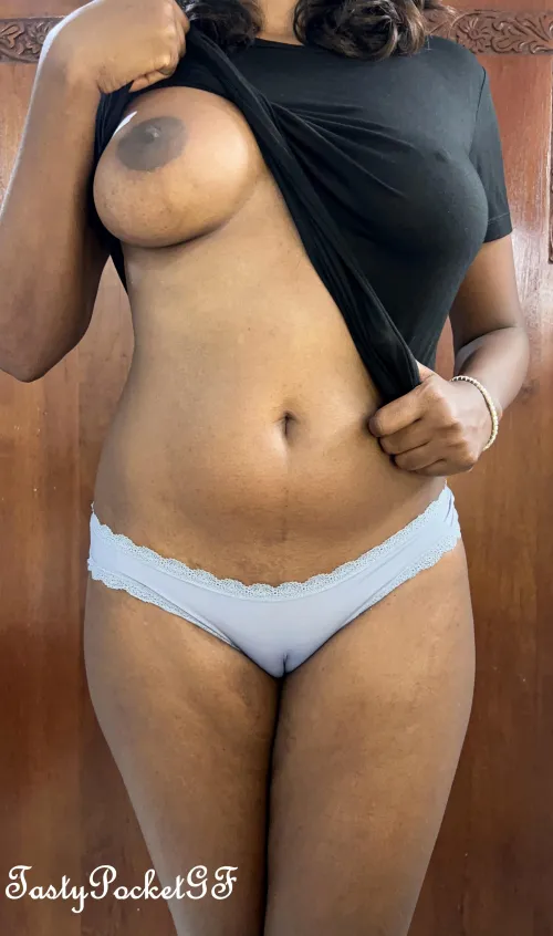 Thumbnail IndiansGoneWild: Unveiling the Juiciest Camel Toe Today by TastyPocket_GF