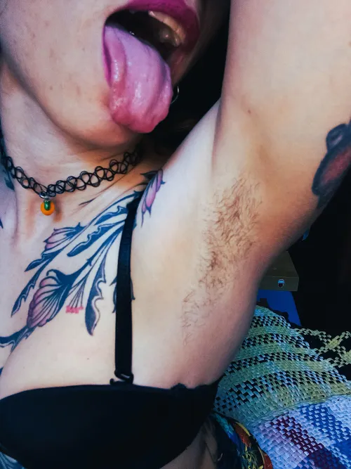 Thumbnail Get Playful with ArmpitFetish: Tuttifuckiingfrutti's Lick Challenge