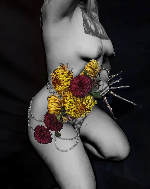 Thumbnail SireninPaint Explores Mix of 'Flesh and Flowers'