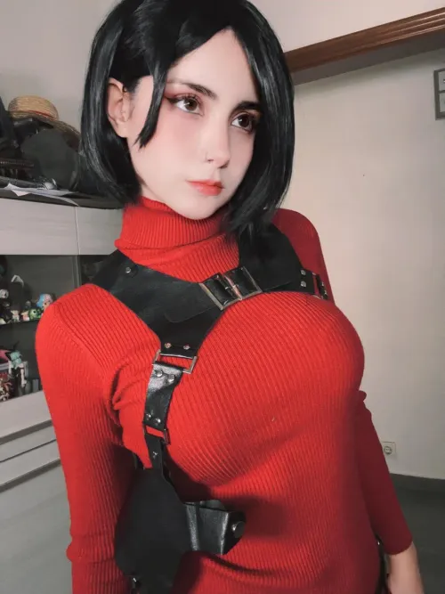 Thumbnail Aloeveraiskawaii Captures Ada Wong's Essence in Cosplay