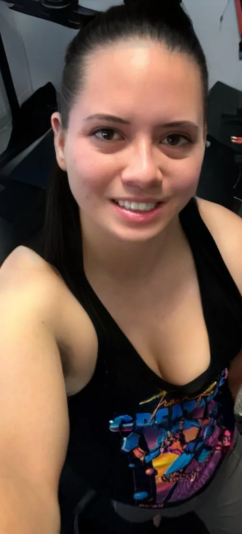 Thumbnail Quick Gym Selfie from an Asian Beauty | Aroxxors