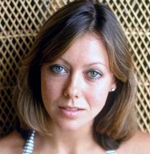 Thumbnail Timeless Elegance of PrettyGirls: Featuring Jenny Agutter