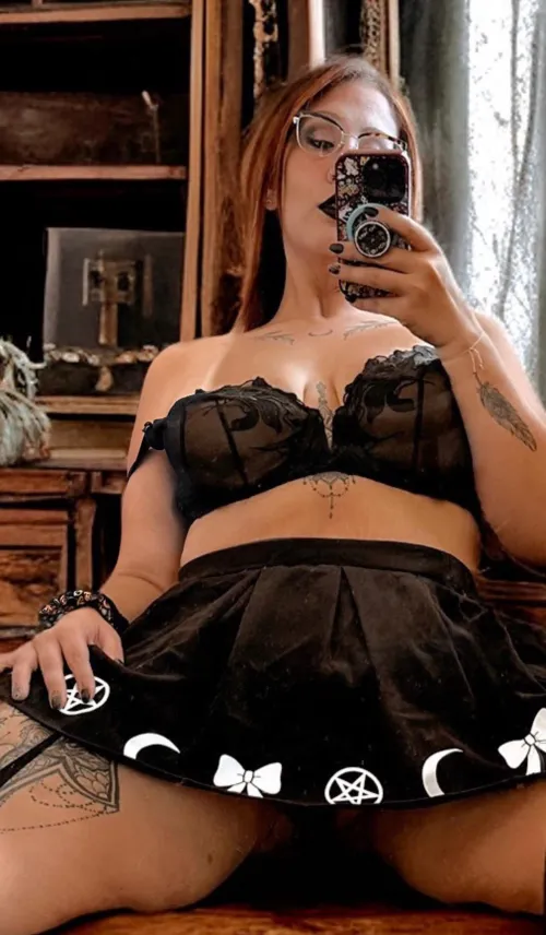 Thumbnail WickedAriesBrat's Spooky Vibes & Thick Thighs - A Dark Fantasy