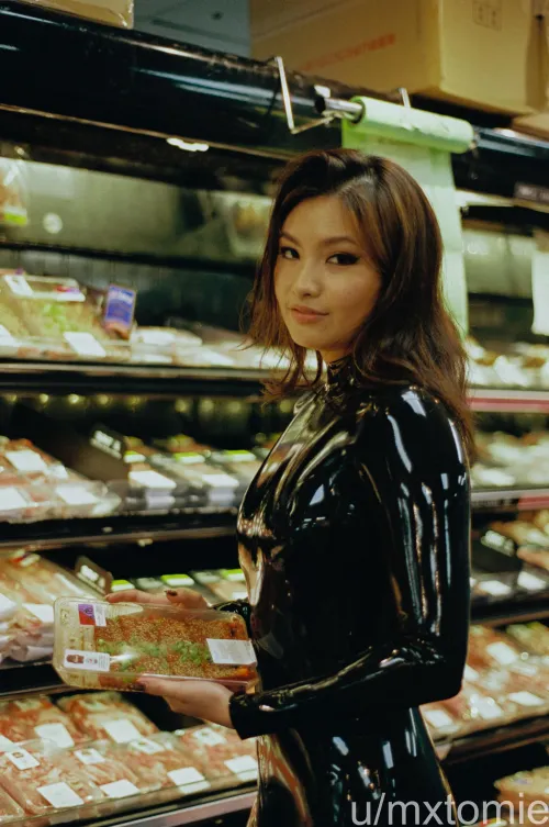 Thumbnail Buying Meat Is Always Better in Shiny Latex by mxtomie in ShinyPorn