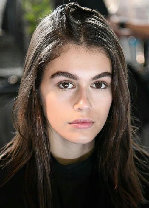 Thumbnail Glamorous Vibes: Discover Kaia Gerber's Essence by Long_oil_