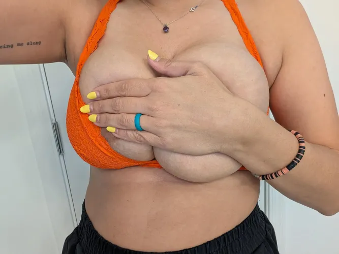 Thumbnail Rebel_Hera Asks: Do You Need the Hand Removed? - A Handbra Inquiry