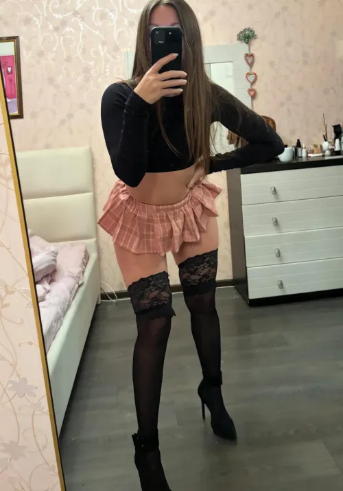 Thumbnail Historica777 Flaunts a Cute Body in Croptops