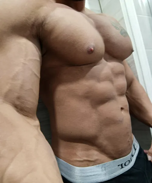 Thumbnail Experience 'Shower time' with muscletrunks in the broslikeus Category