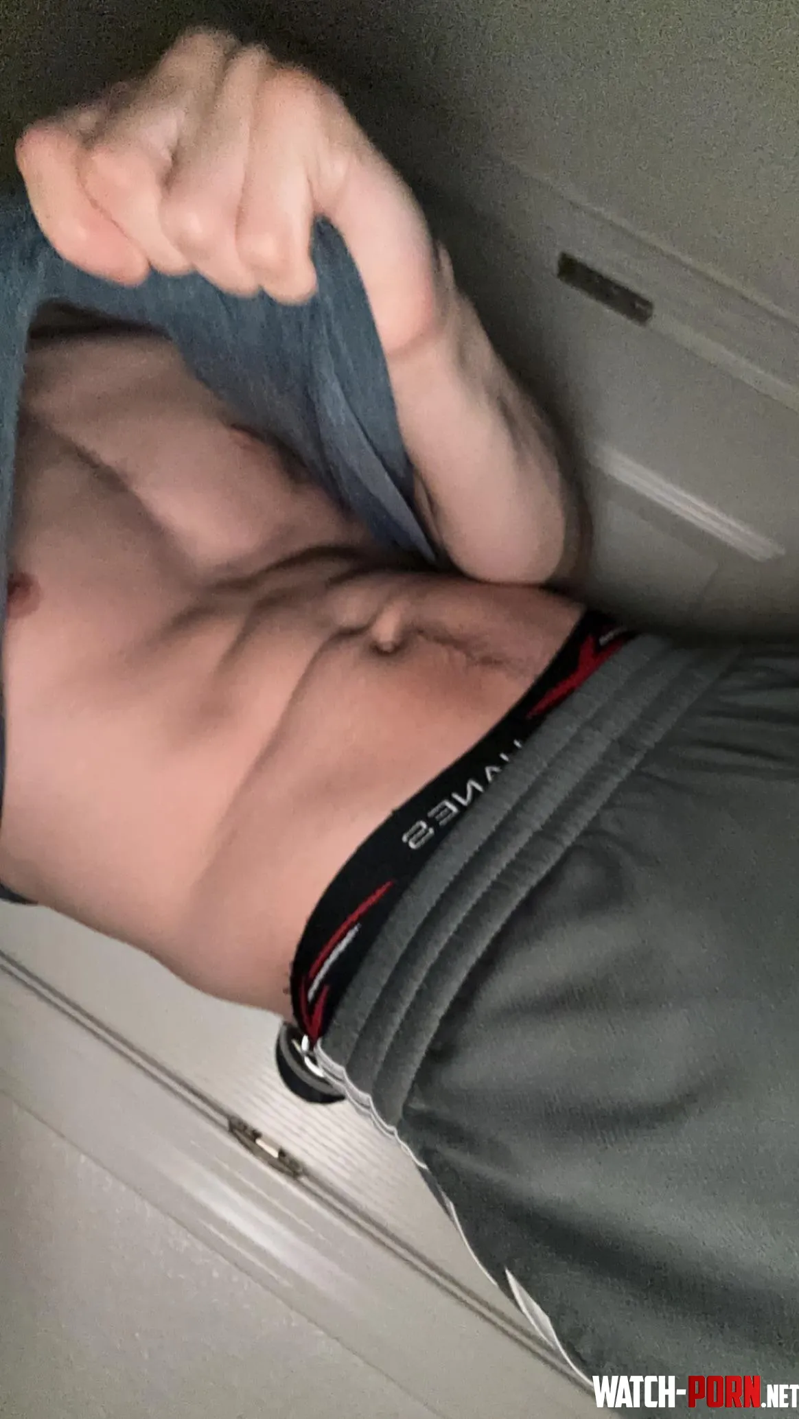 23 bi us masc for other fit muscular masc bros that wanna vibe and show off  by LarR2510