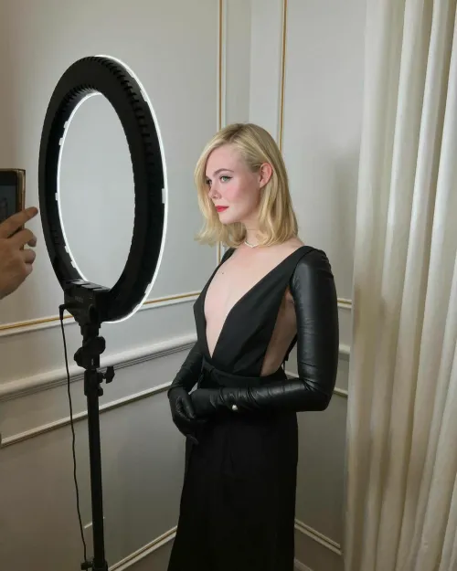 Thumbnail Ethereal Beauty: KG101411 Captures the Essence of Elle Fanning