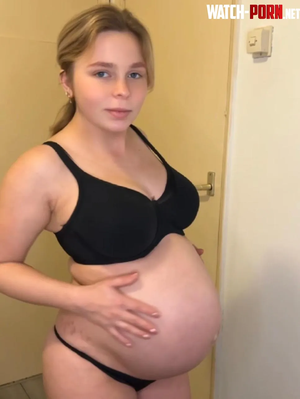 Would you smash a beer or smash my preggo pussy by pregnant_brandi