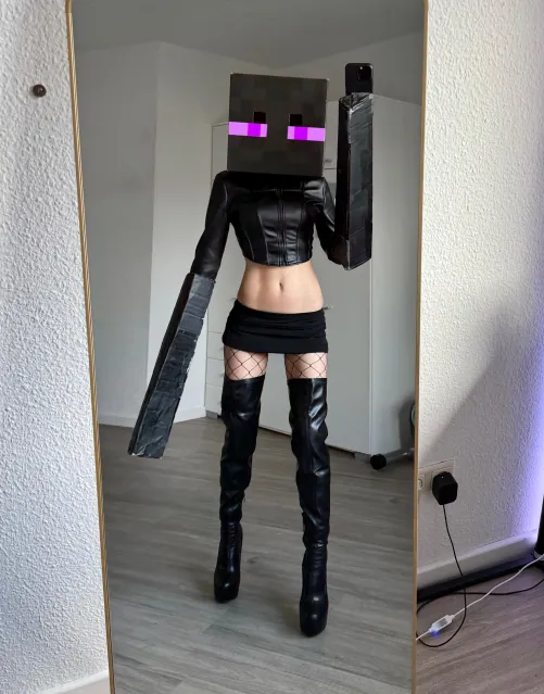 Thumbnail Svperdone's Enderman Cosplay | Cosplaygirls