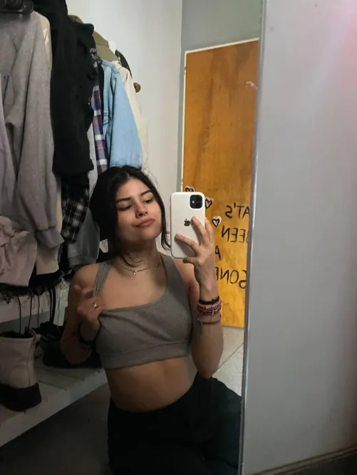 Thumbnail Fashion Finesse: I Look Good in This Croptop - JuliaTeasee