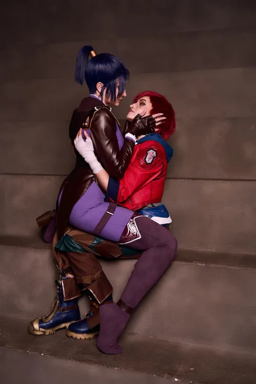 Thumbnail Cosplay Delights: Vi and Caitlyn Unleashed