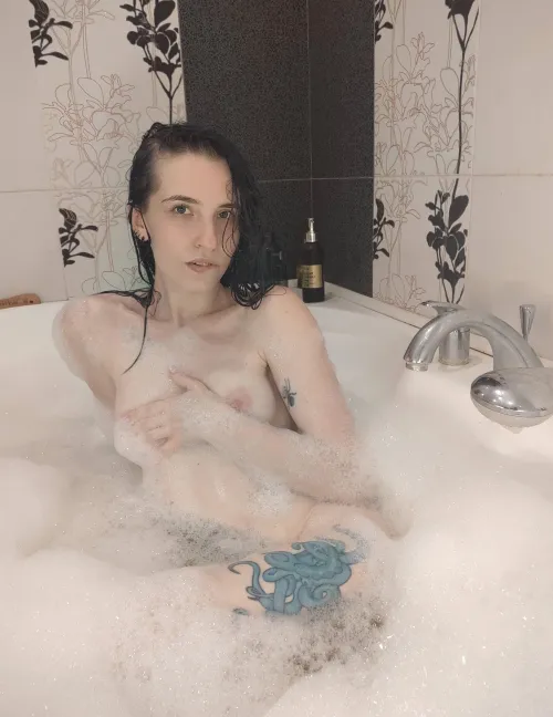 Thumbnail Teasing Moments in a Warm Bath by hailey_cute from GirlsShowering